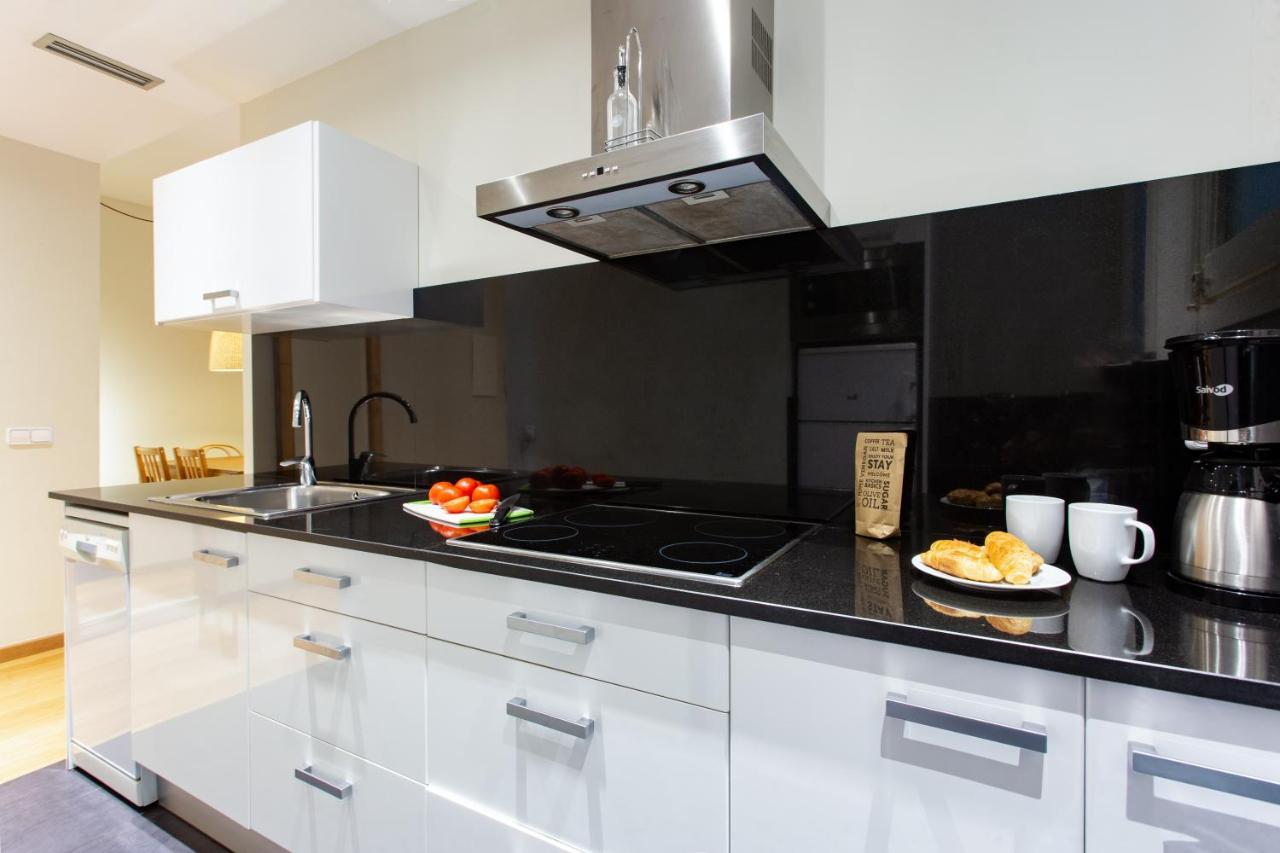 Friendly Rentals Gran Via Барселона Экстерьер фото