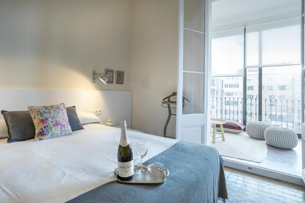 Friendly Rentals Gran Via Барселона Экстерьер фото