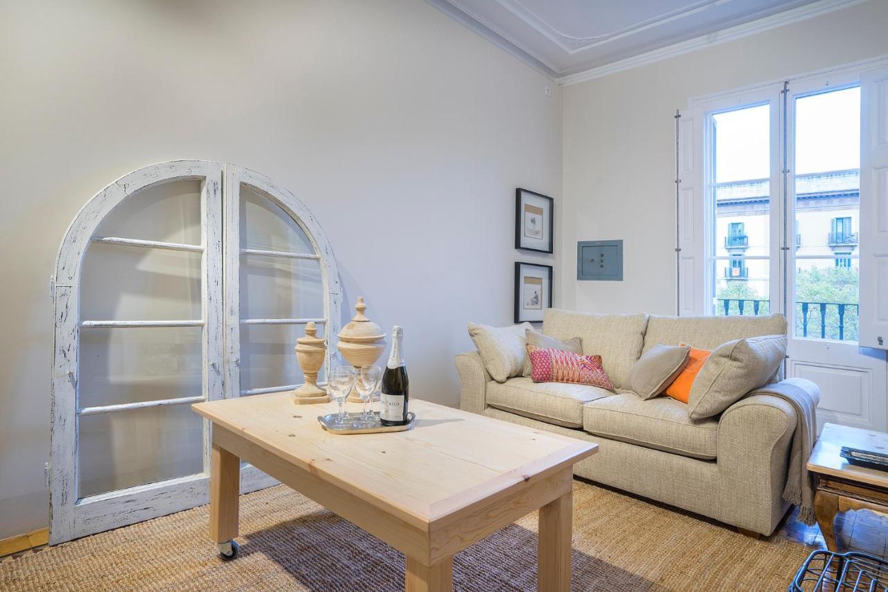 Friendly Rentals Gran Via Барселона Экстерьер фото