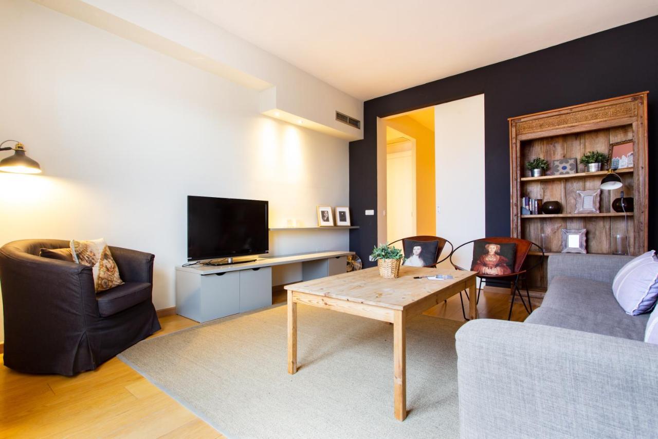 Friendly Rentals Gran Via Барселона Экстерьер фото